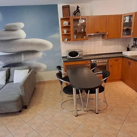 Bok - Modern 2br W Balcony, Free Indoor Parking! 아파트