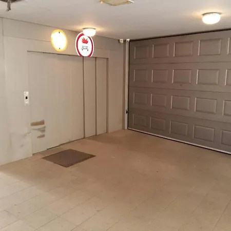 아파트 Bok - Modern 2br W Balcony, Free Indoor Parking! 부다페스트