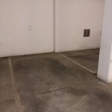 Bok - Modern 2br W Balcony, Free Indoor Parking! 부다페스트