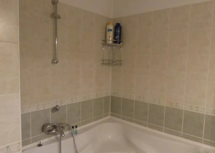 Bok - Modern 2br W Balcony, Free Indoor Parking! Budapest