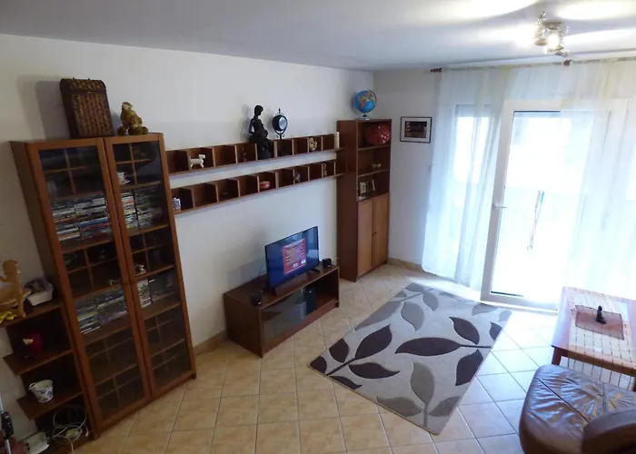 Bok - Modern 2br W Balcony, Free Indoor Parking!