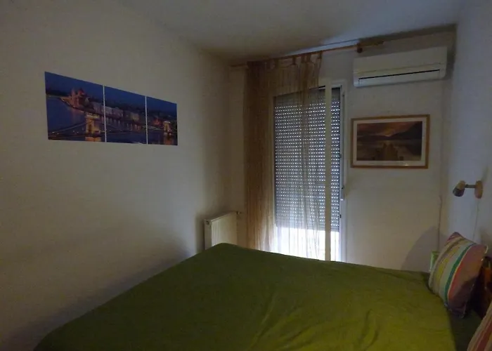 Apartment Bok - Modern 2br W Balcony, Free Indoor Parking! Budapest