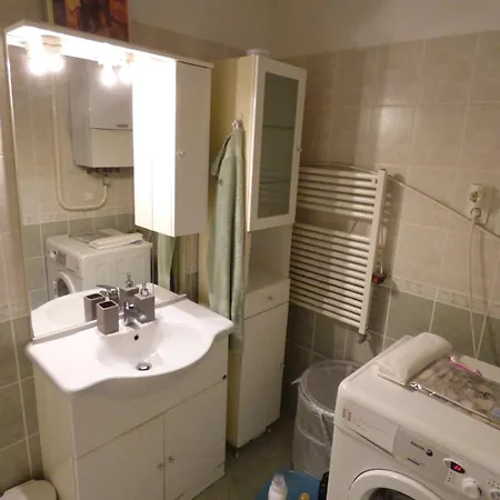 Apartmán Bok - Modern 2br W Balcony, Free Indoor Parking!