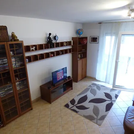 Bok - Modern 2br W Balcony, Free Indoor Parking!